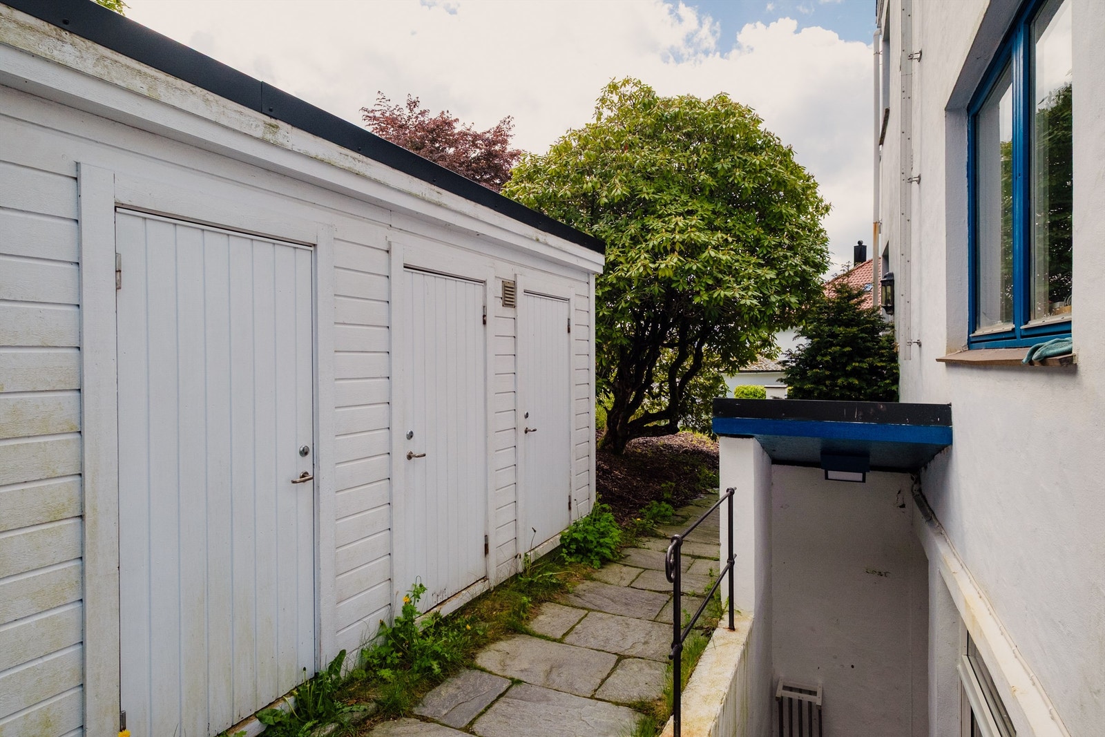 Leiligheten disponerer en isolert, utvendig bod på 4 m². Her er det mulighet for å montere lader til elbil. Galleribilde