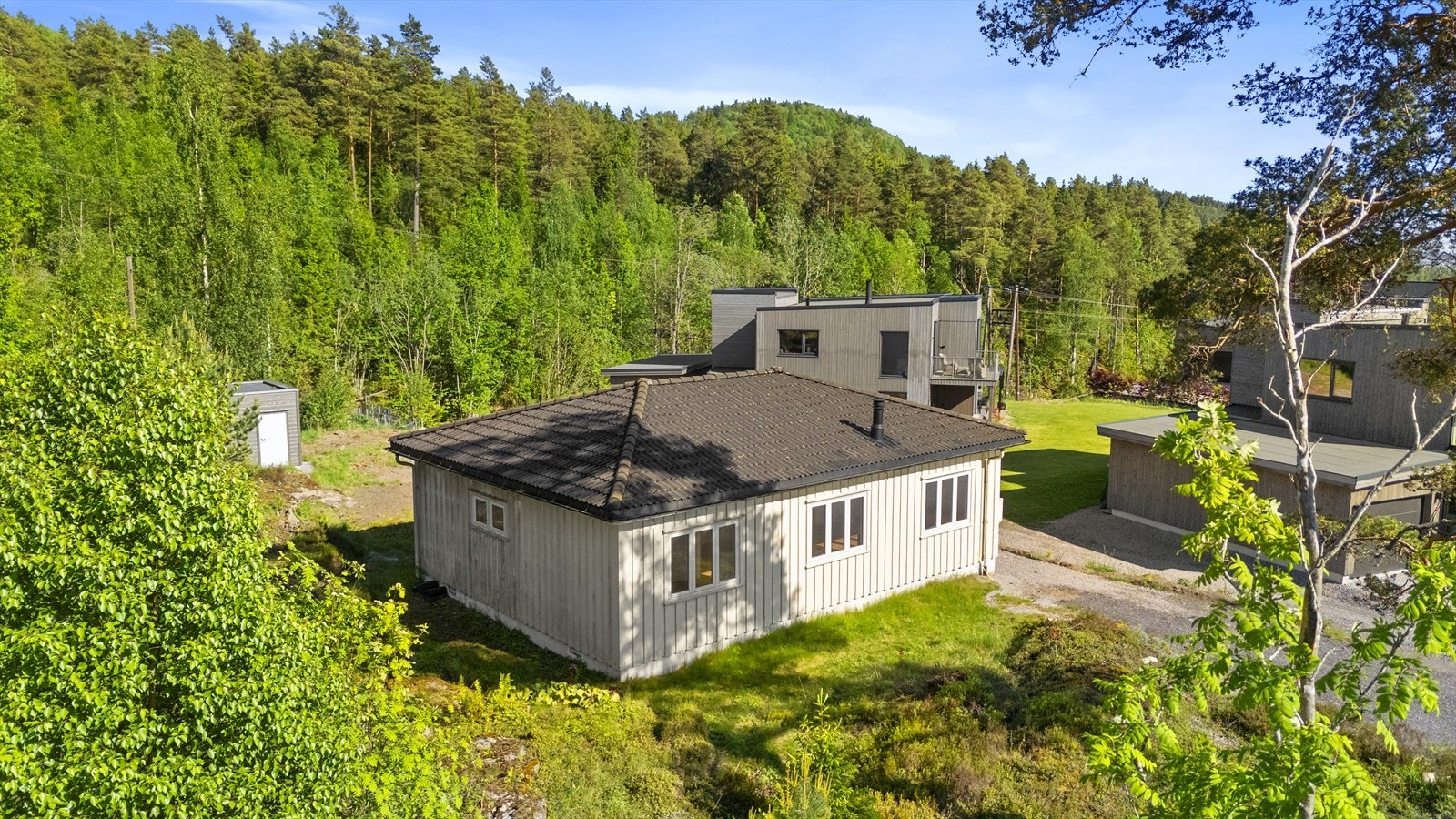 Her bor du landlig og tilbaketrukket, samtidig som det kun er en kort kjøretur på omtrent ti minutter til Skien sentrum. Galleribilde