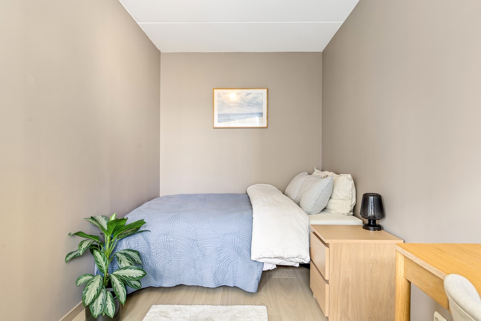 Det er et allsidig rom som passer perfekt som barnerom, gjesterom eller hjemmekontor, tilpasset dine behov. Galleribilde