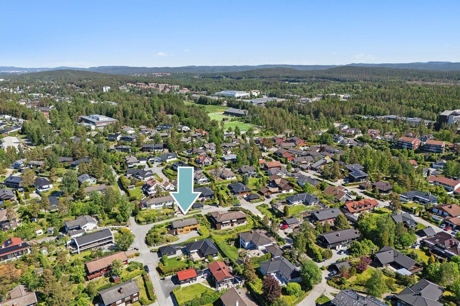Det er også kort avstand til marka med flotte turmuligheter året rundt, inkludert lysløype og variert turterreng. Galleribilde