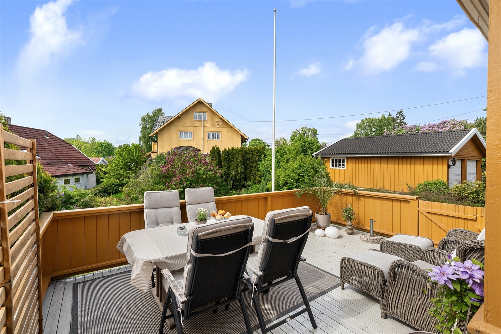 Den store, sørvestvendte balkongen har god plass til både sittegruppe og spisebord. Galleribilde