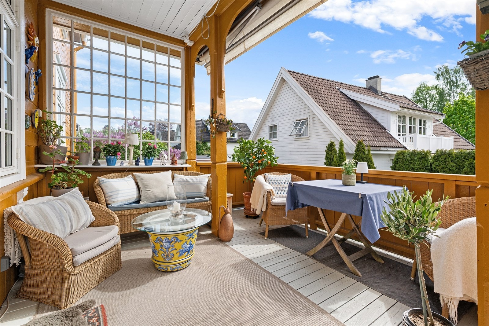 En lun og skjermet del av balkongen, perfekt for rolige ettermiddager. Galleribilde