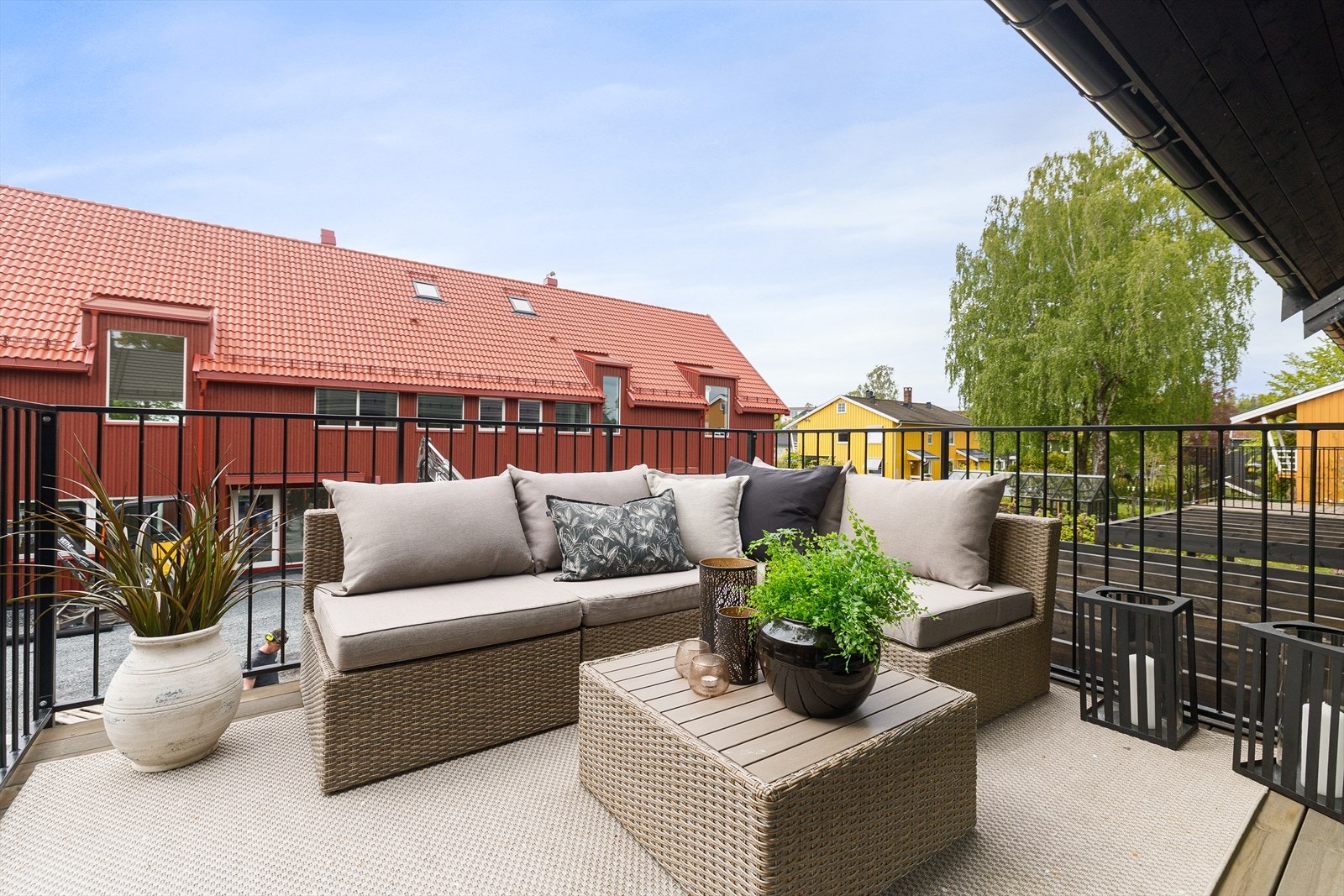 Balkongen har en optimal beliggenhet og ligger sør-vestvendt med sol på dagtid og kveldstid. Galleribilde