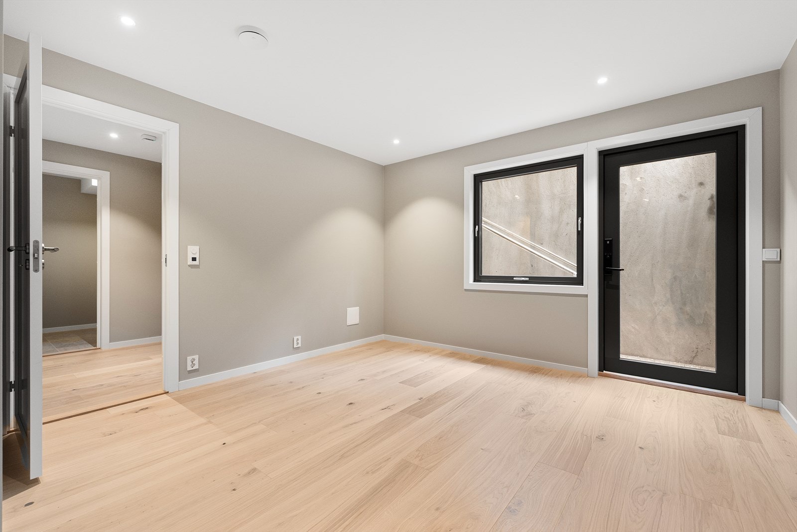 Kjellerstuen har egen inngang og eget bad. Galleribilde