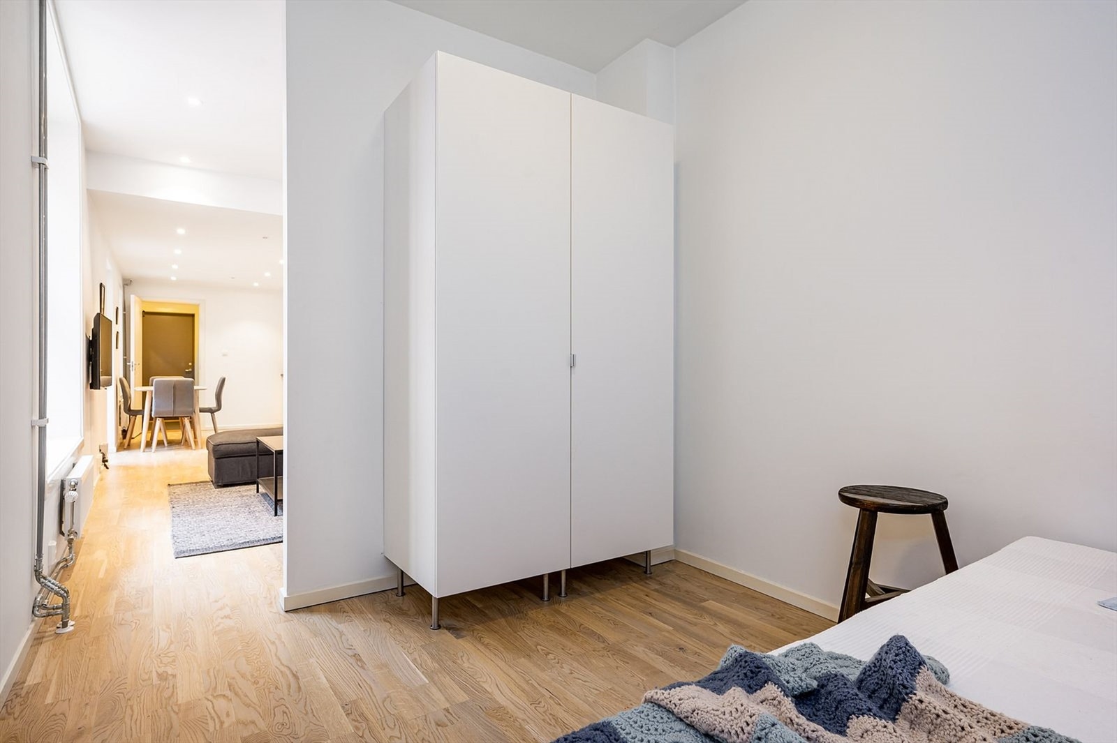 Sovealkove med garderobeskap. Galleribilde