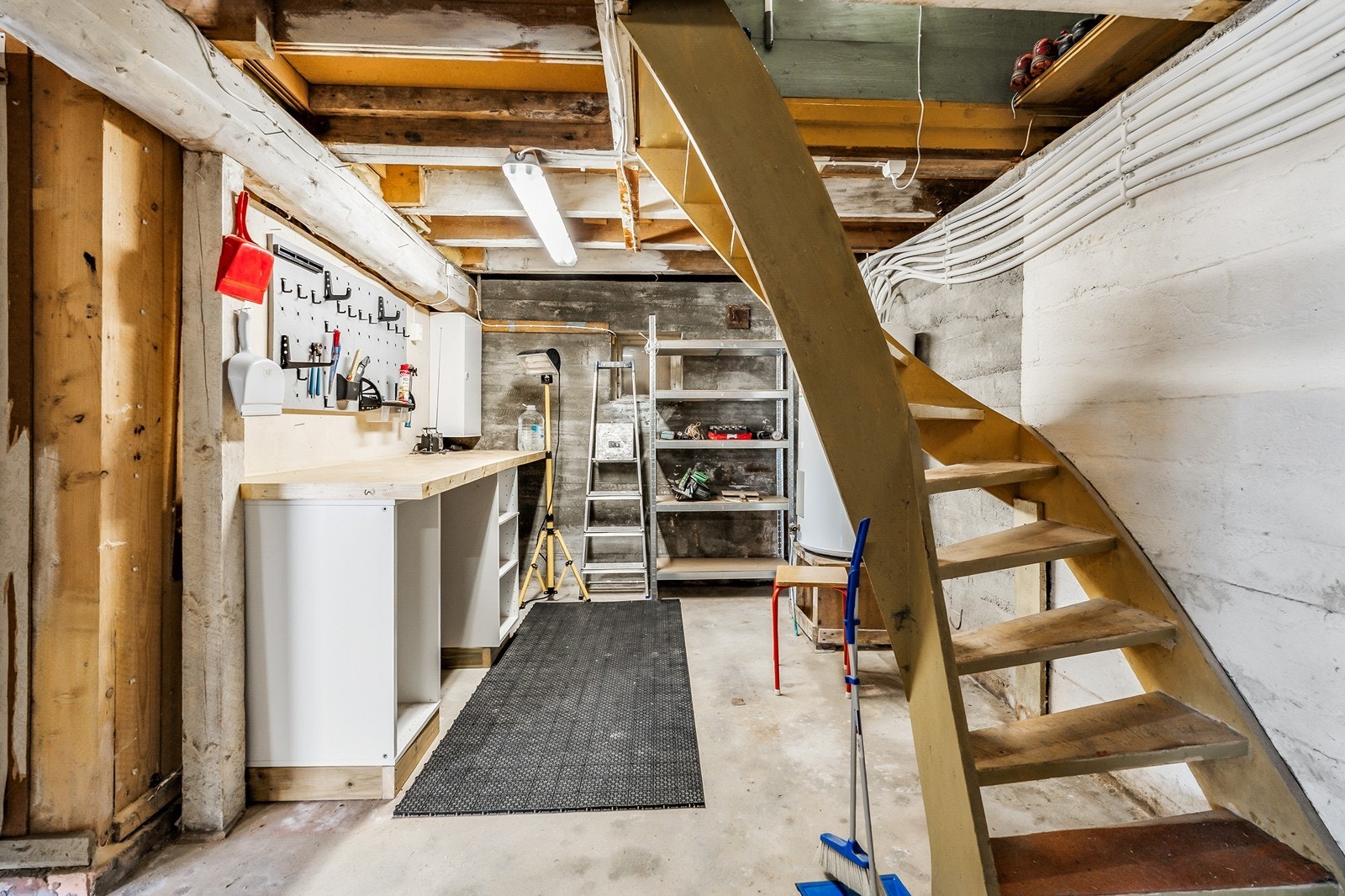 I kjelleren finner man også rikelig med oppbevaringsplass og bod. Galleribilde