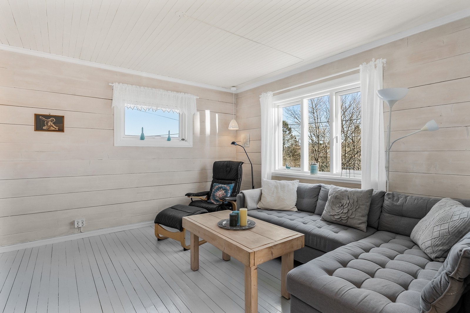 Videre fra stuen kommer man til spisestue/kjøkken. Galleribilde