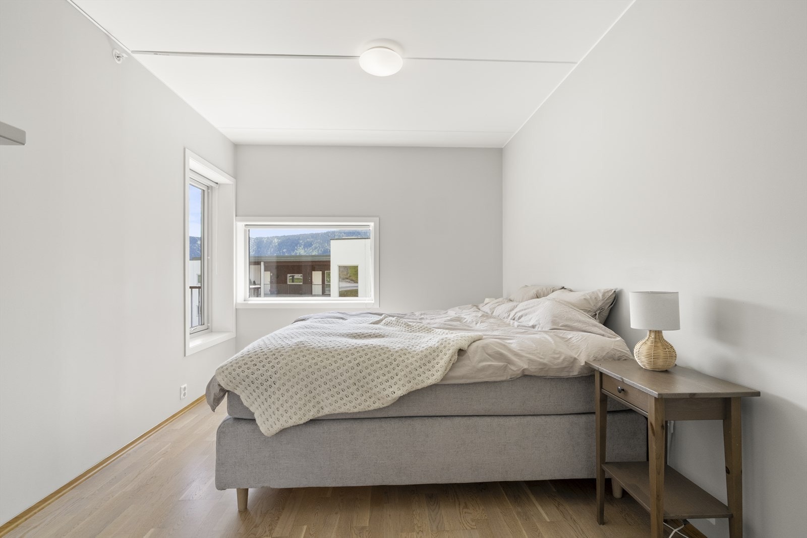 - Hovedsoverom har flere innredningsmuligheter med to innganger (skyvedør) - Galleribilde