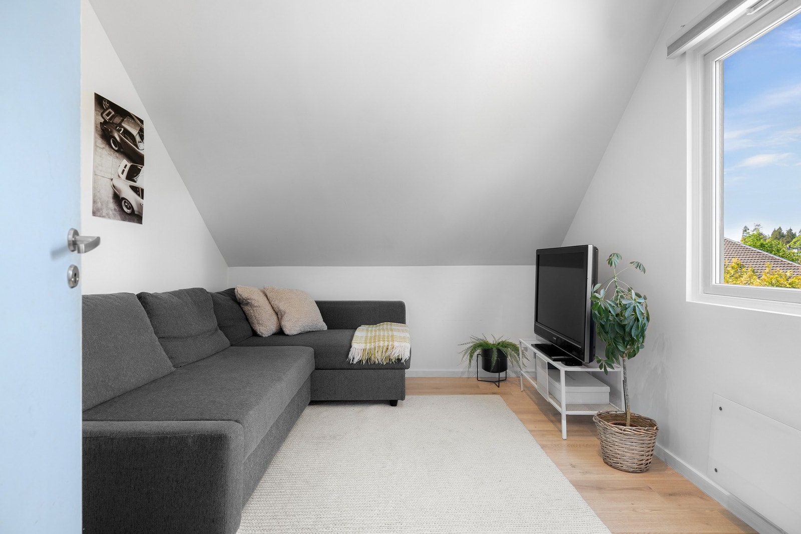 Soverom 3 er i dag innredet som en ekstra stue, men passer også fint som barnerom eller gjesterom. Galleribilde