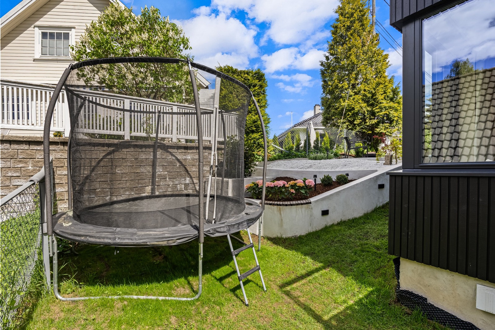 Mulighet for trampoline i hagen Galleribilde