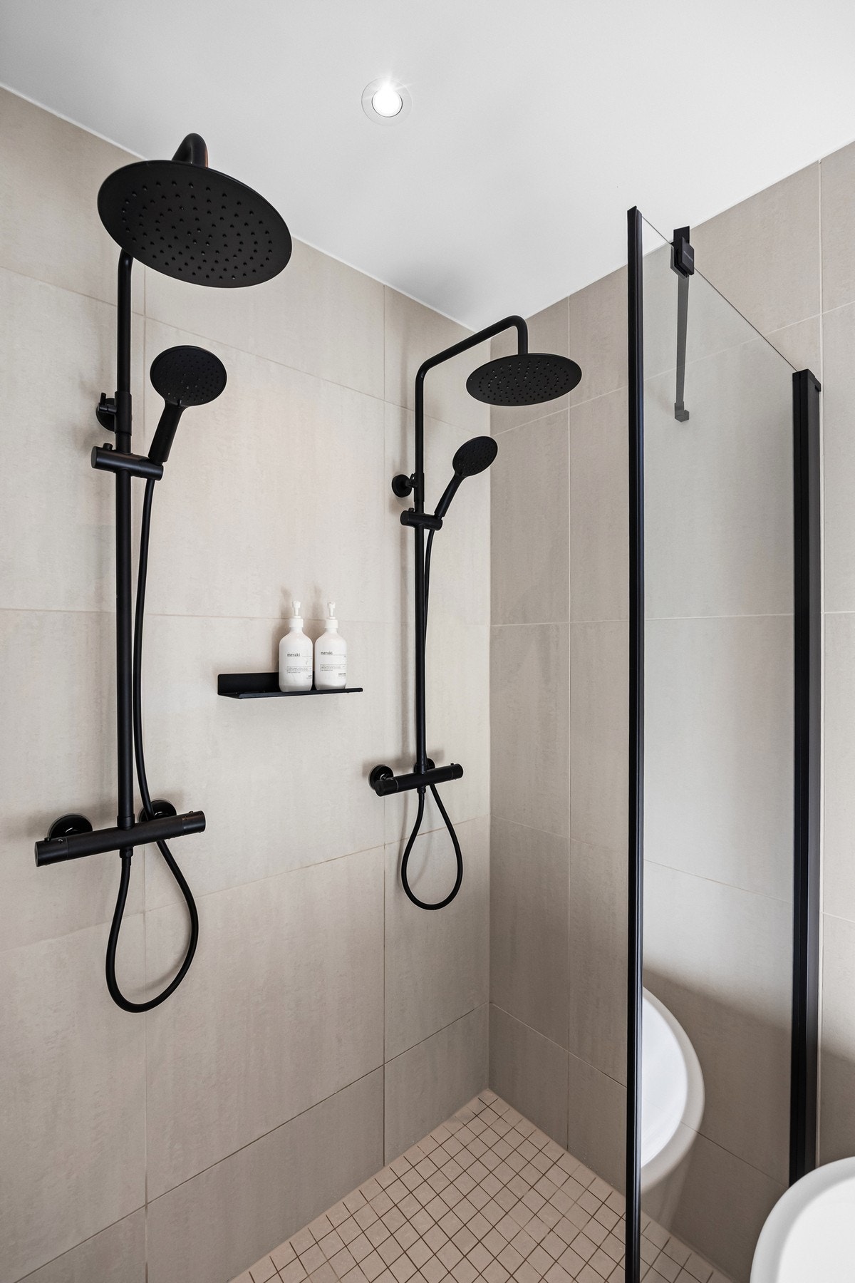 Dobbeldusj på badet Galleribilde
