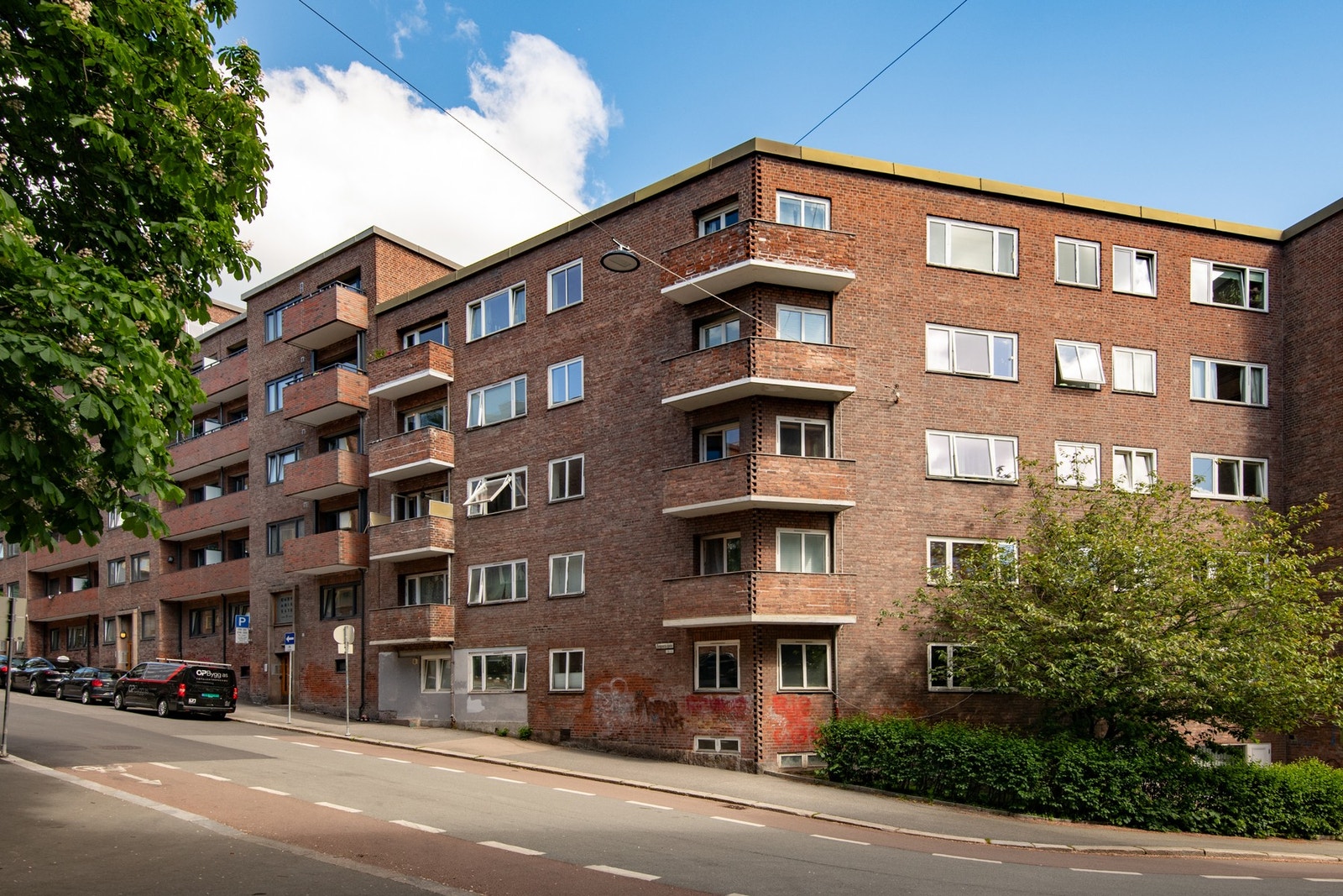 Casparis gate 1 har en attraktiv beliggenhet på populære St. Hanshaugen, like ved Alexander Kiellands plass. Galleribilde