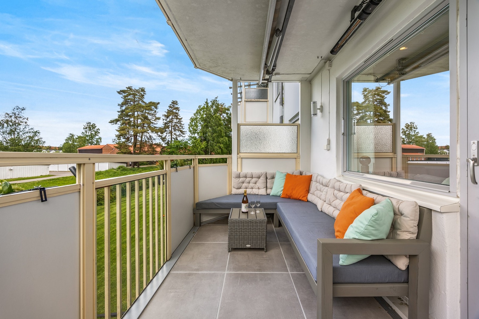 Markise og terrassevarmer er montert. Galleribilde