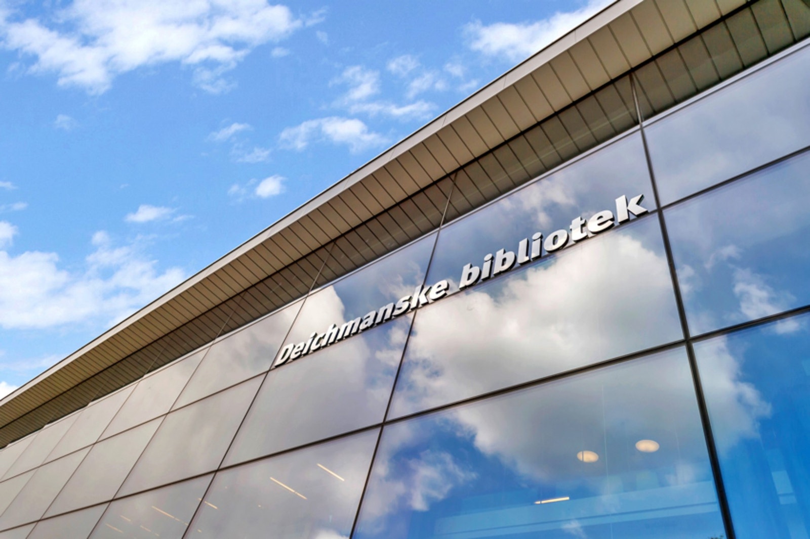 Deichman Lambertseter er et nytt og stort bibliotek som holder til i Nordstrand bydelshus. Galleribilde