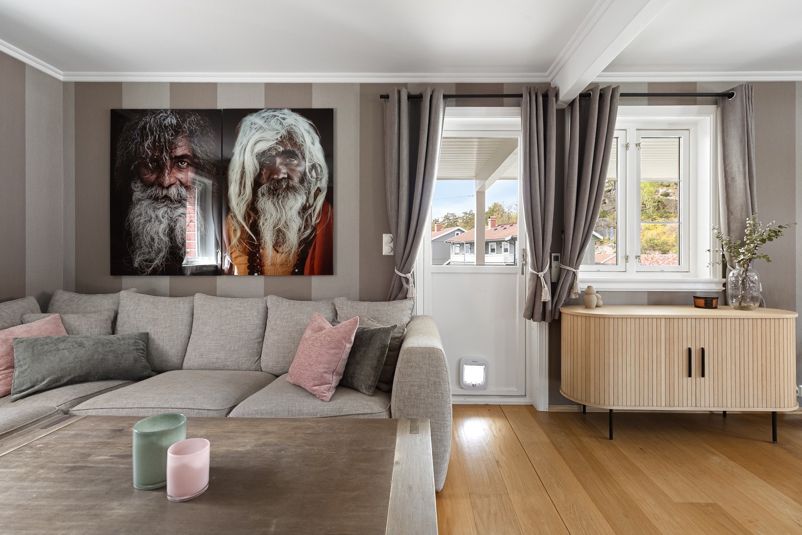 Utgang til terrasse og hage Galleribilde