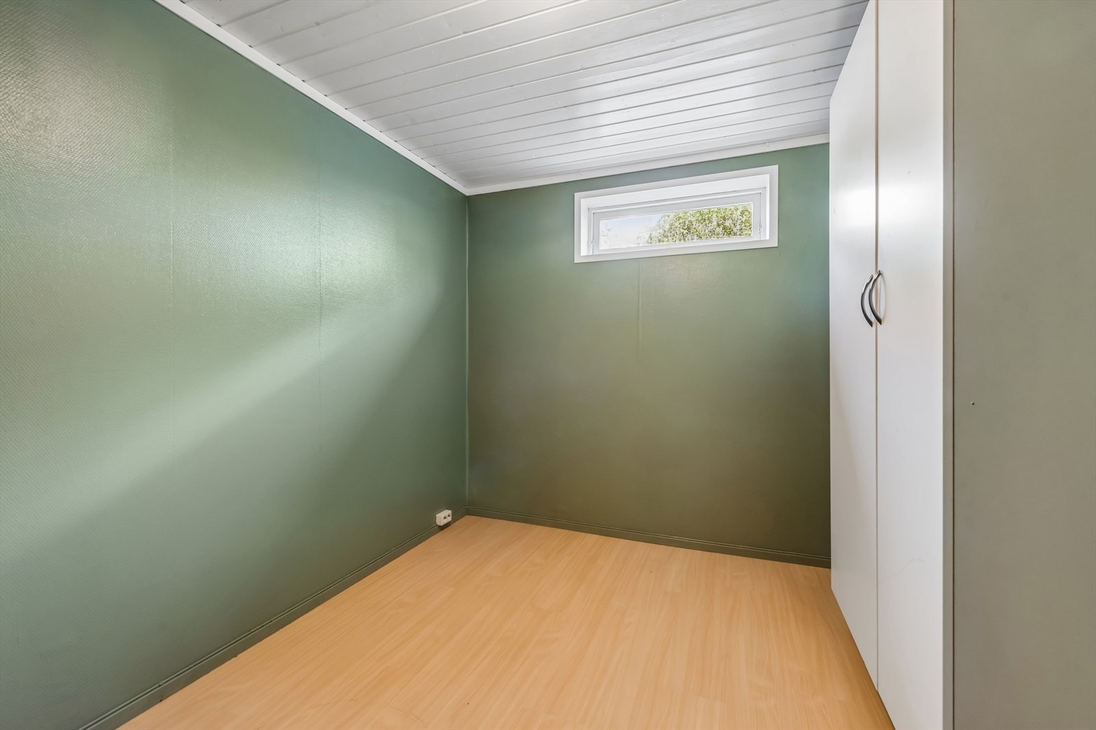 Et annet disponibelt rom i kjelleren med plass til oppbevaring eller hobby. Galleribilde