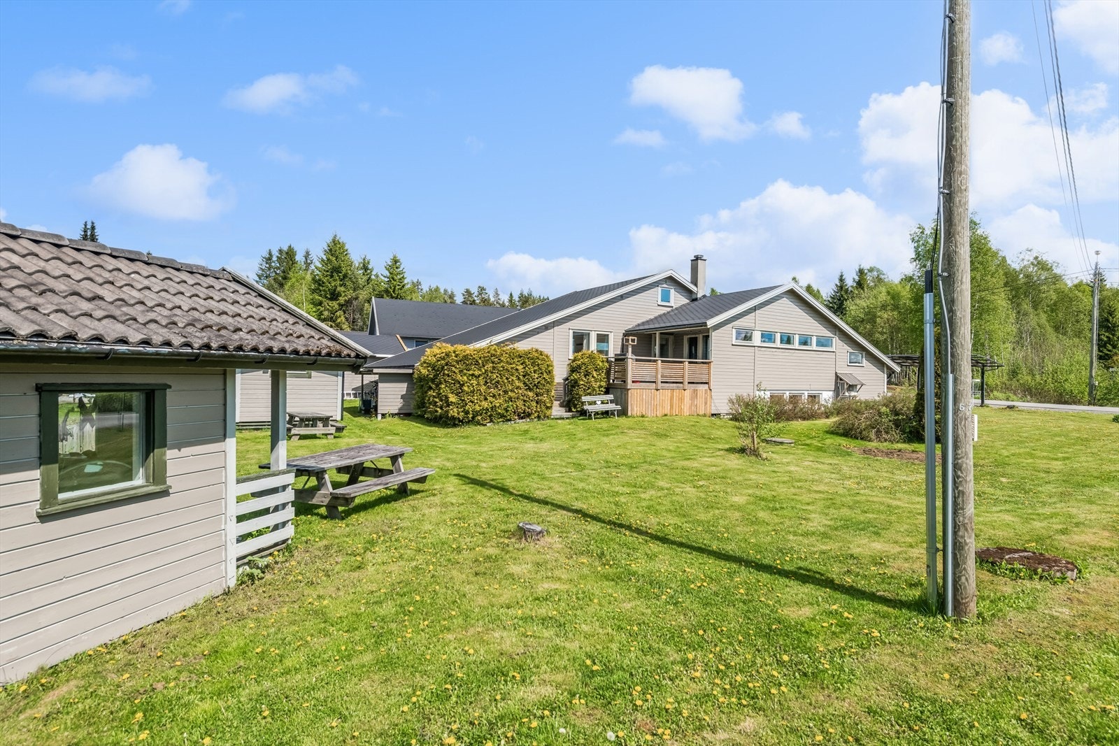 Enebolig med stor, opparbeidet tomt i et etablert og barnevennlig boligområde på Skotterud. Galleribilde