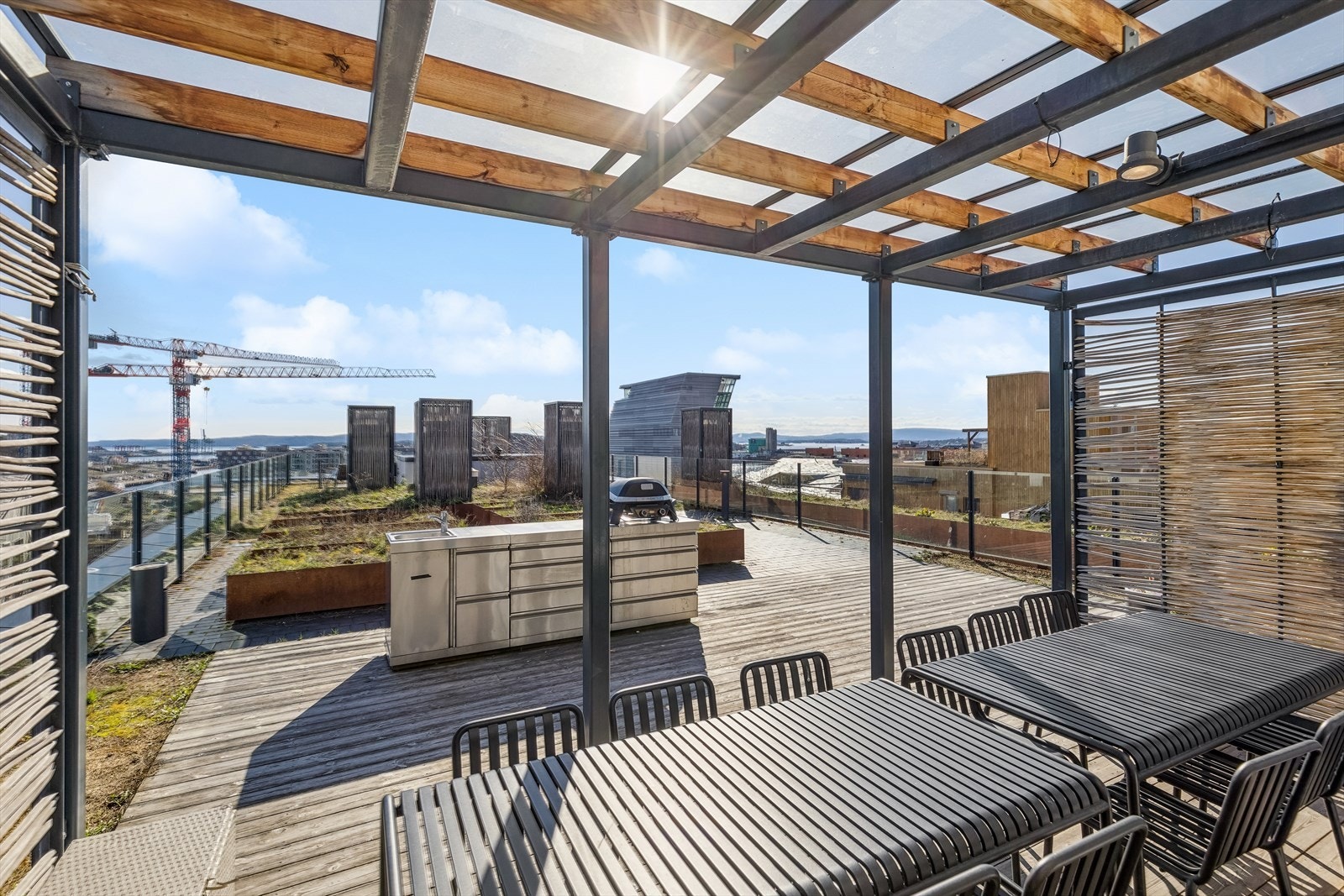 Sameiets felles takterrasse har en fantastisk utsikt med sol hele dagen. Galleribilde