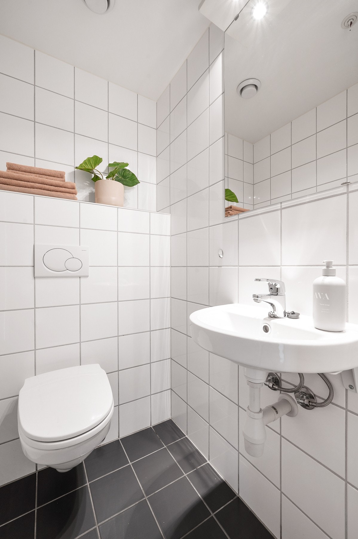 Separat toalettrom med gulvvarme. Galleribilde