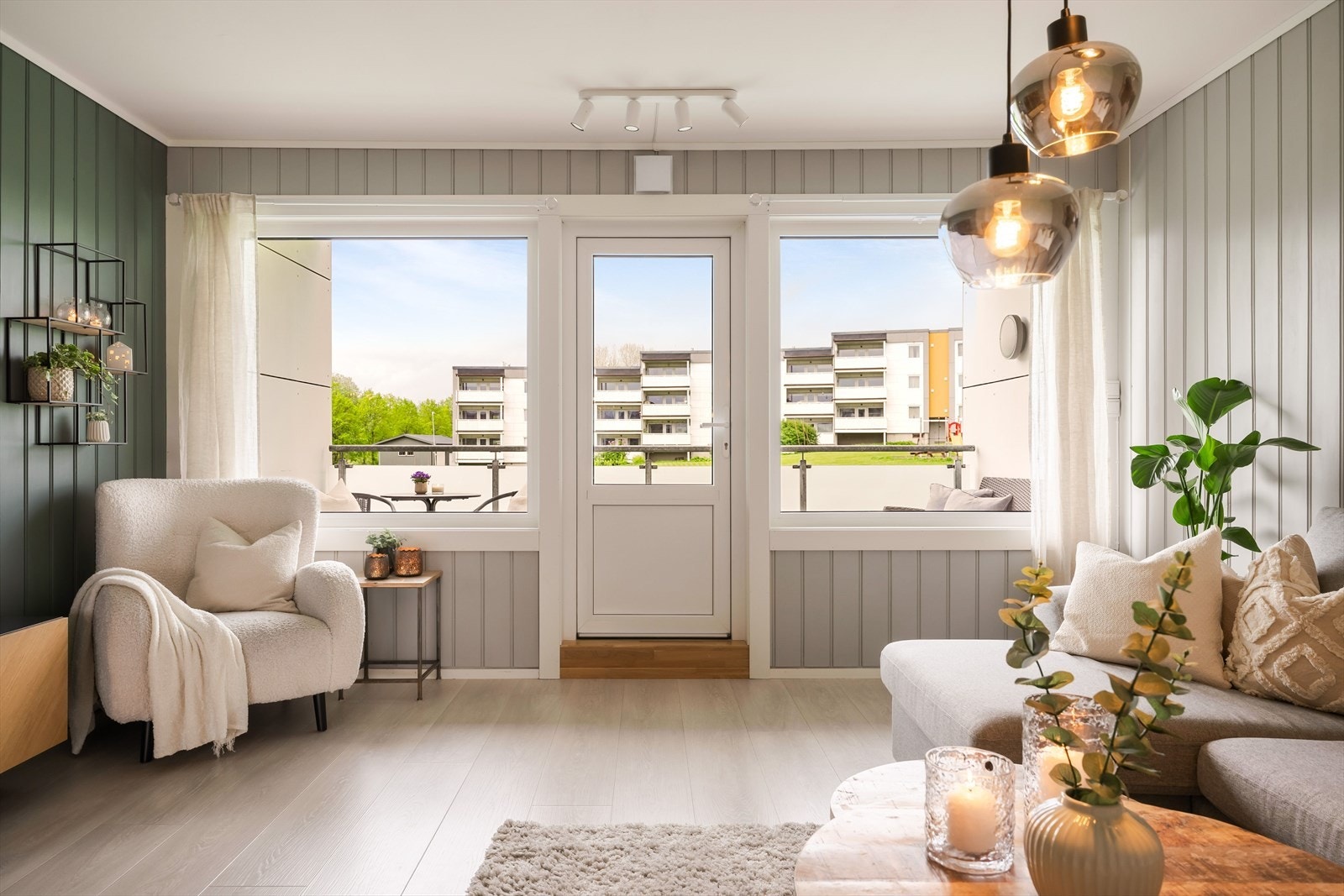 Fra stuen får du direkte utgang til en balkong på 7m² som har morgen og formiddagssol. Galleribilde