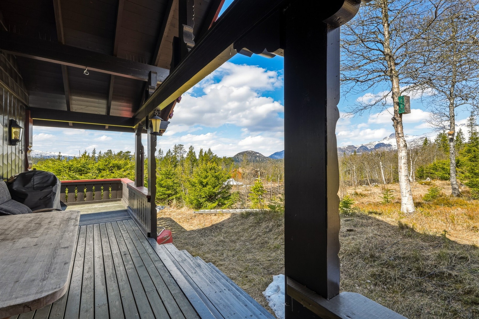 Overbygget veranda på to sider av bygget forlenger utesesongen Galleribilde