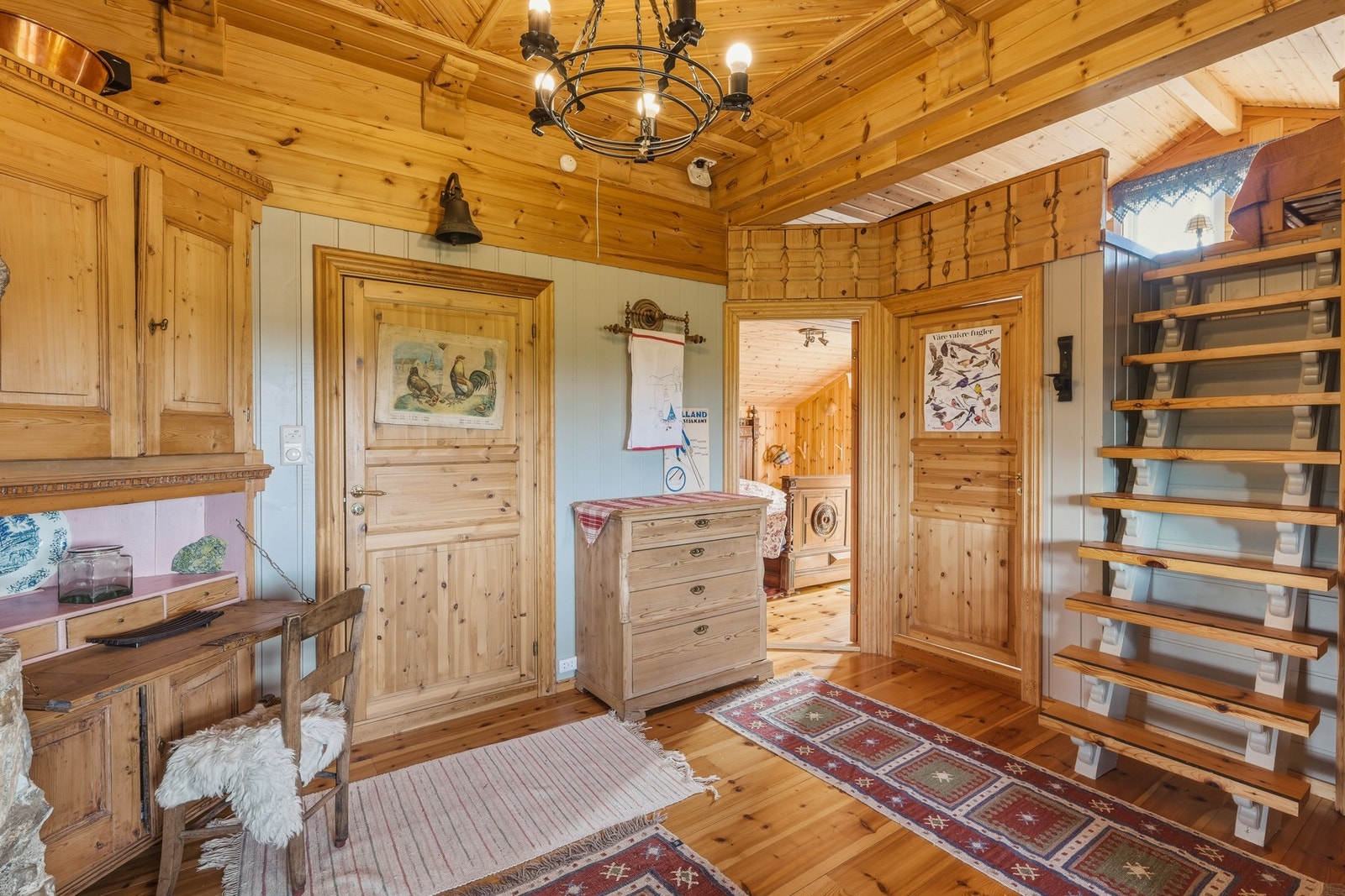 Trapp opp til hems Galleribilde