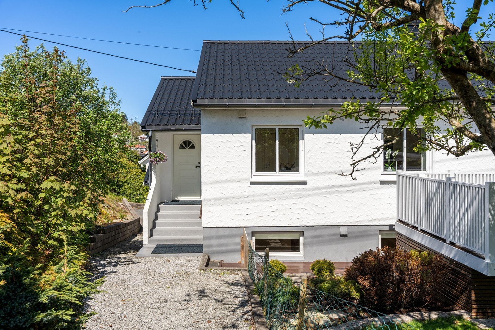 - Boligen inngangsparti - Galleribilde