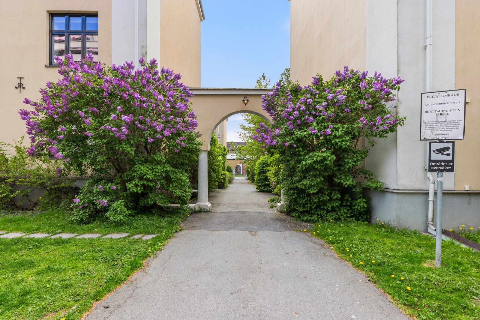 Hovedinngang til gården. Galleribilde