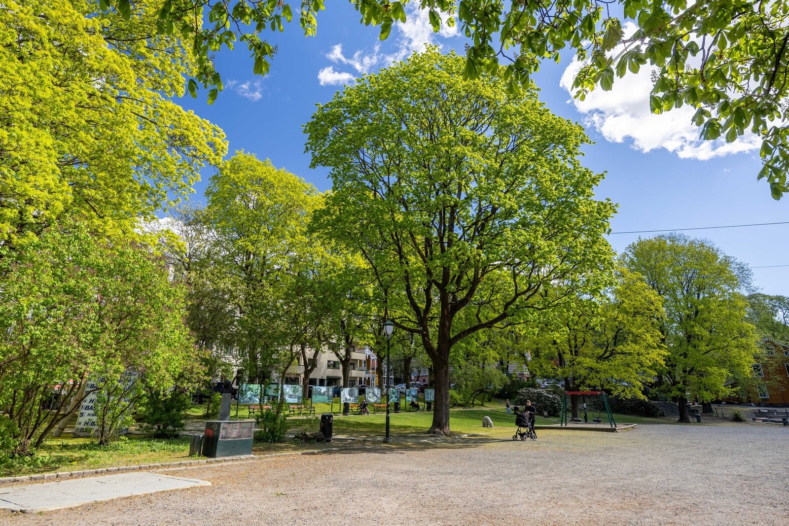 Vestkanttorget. Her finner du marked på lørdager. Galleribilde