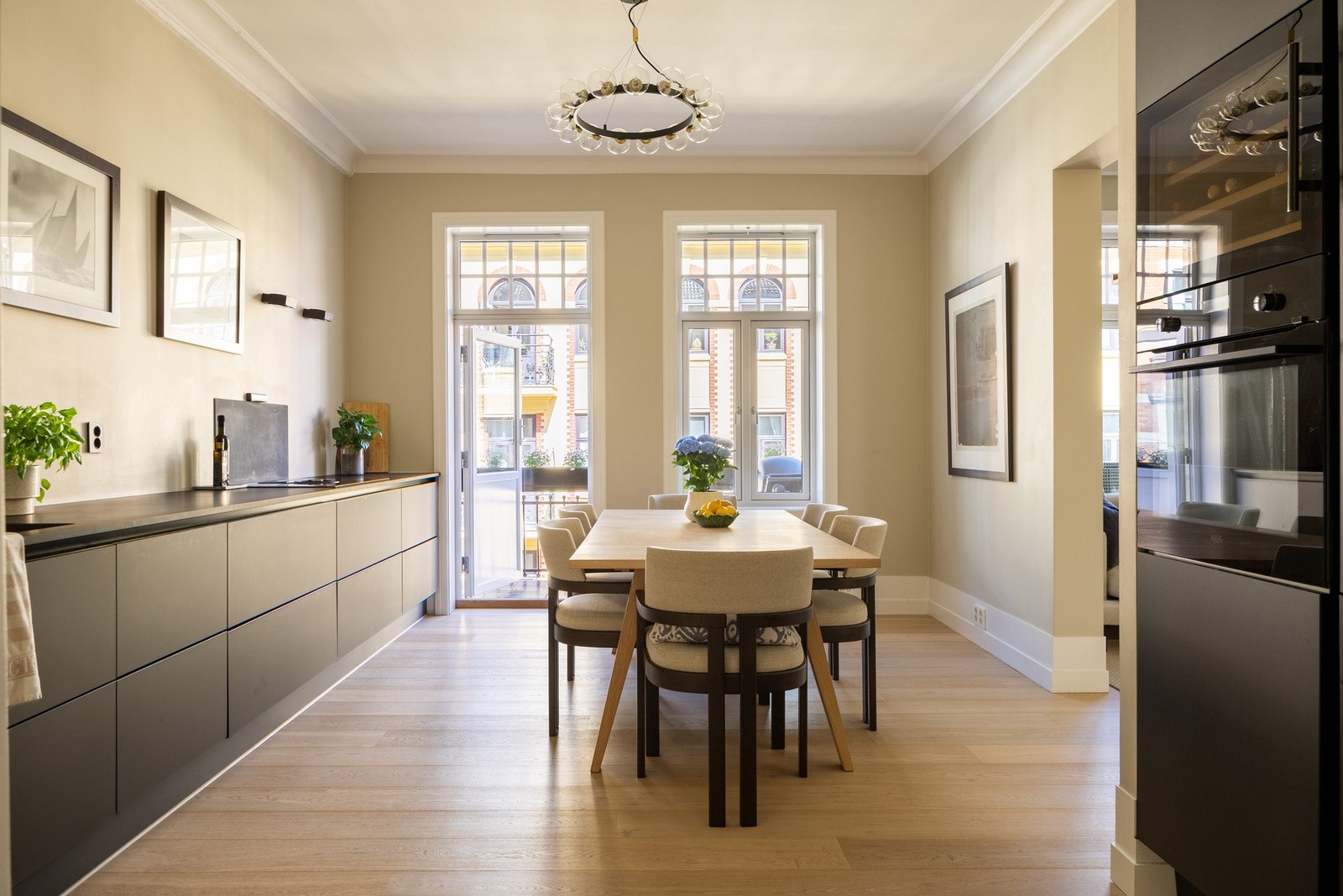 Sjarmerende og unikt uttrykk gjennom en perfekt kombinasjon av klassiske detaljer og moderne design. Galleribilde