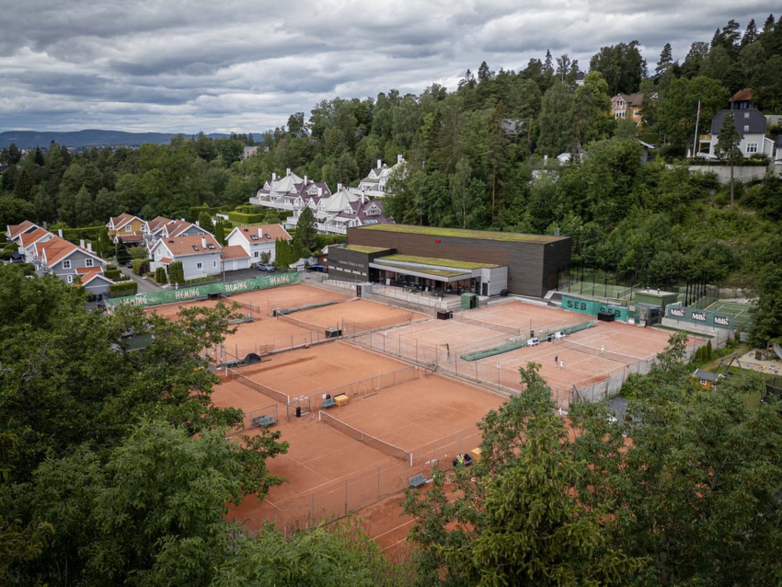 Heming Tennis. Det er også padel hall tilgjengelig en kort spasertur fra boligen. Galleribilde