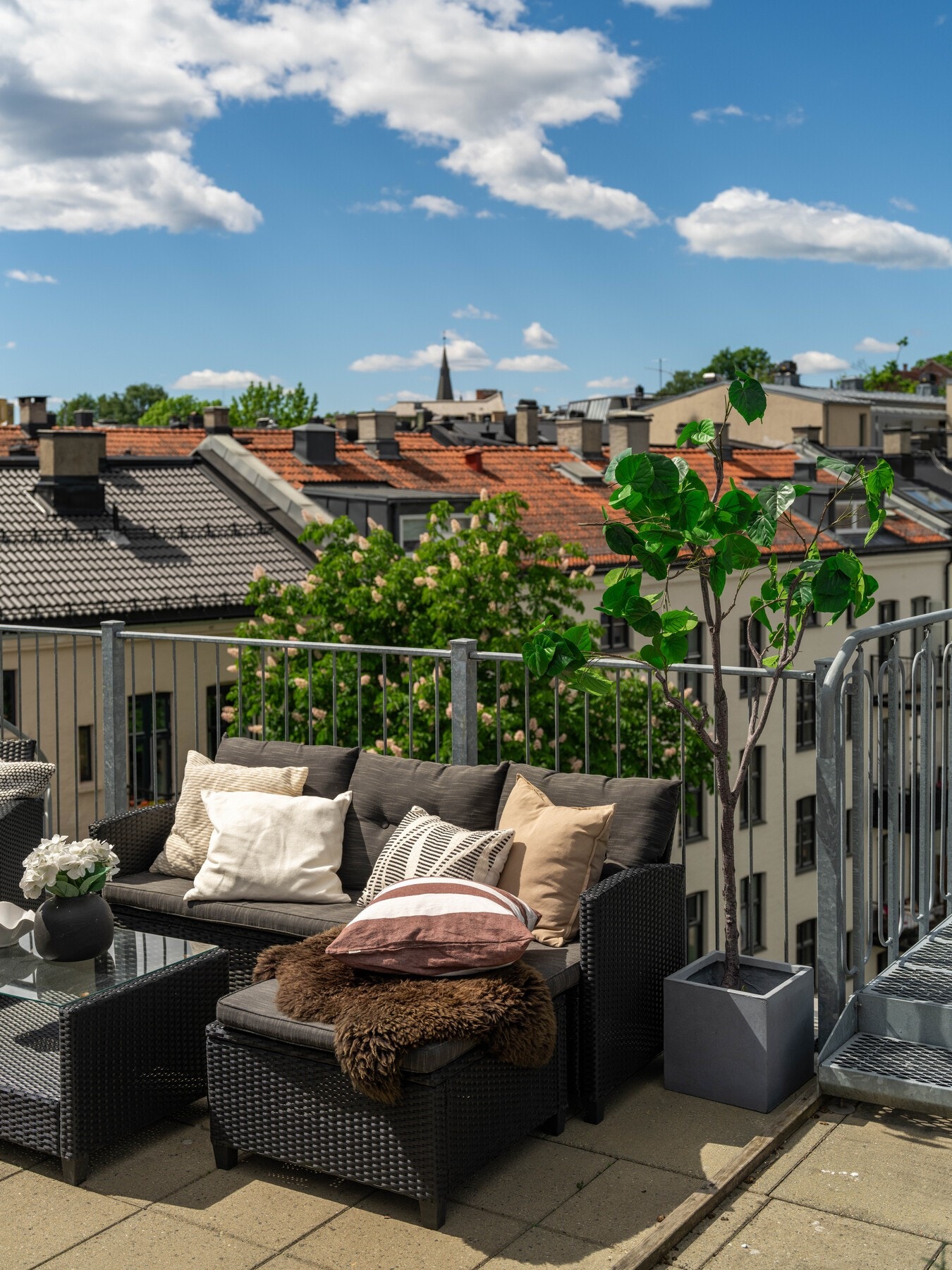 Selv om du bor midt i byen, er du skjermet fra byens larm. Galleribilde