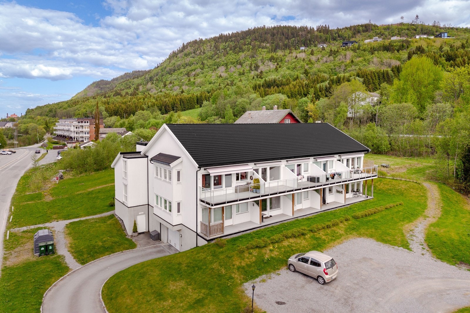 I tillegg har man naturlig nok egen parkeringsplass i kjeller, men også en bod. Galleribilde
