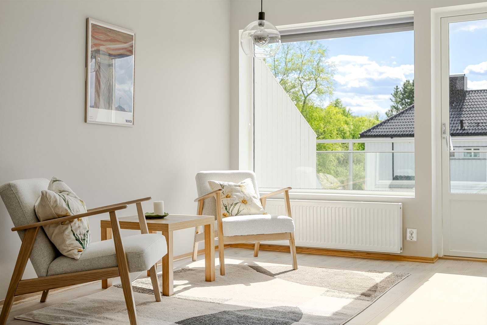Leiligheten er gjennomgående som sikrer godt med lysinnslipp. Galleribilde