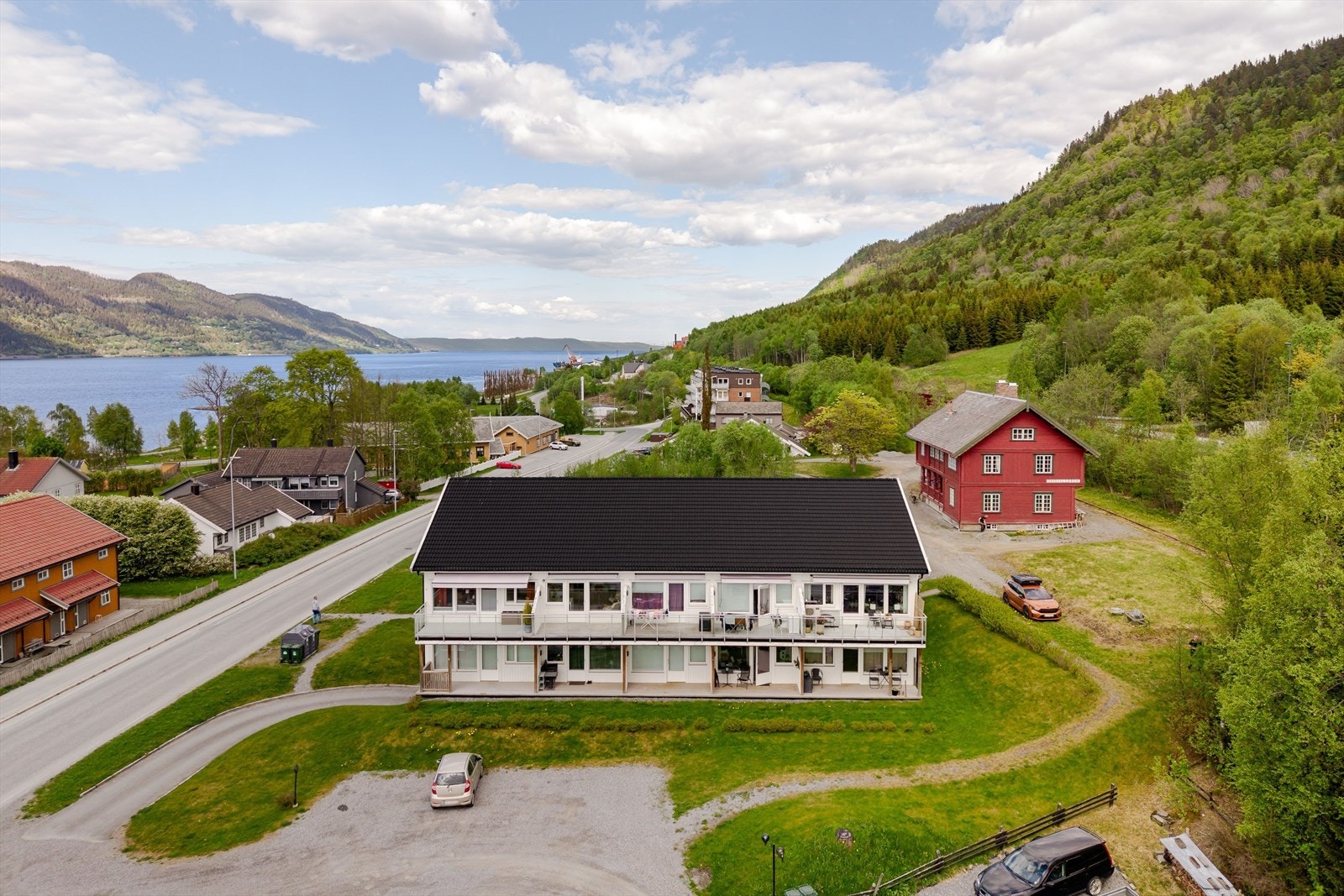 Det er godt med gjesteparkering for sameiet. Galleribilde