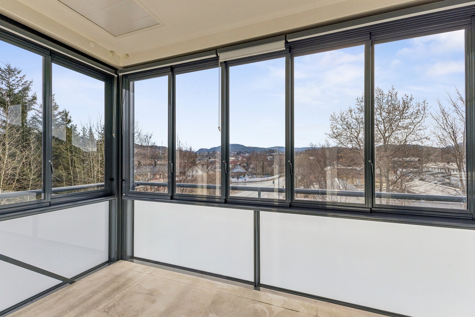Bilder med møbler er redigert ved hjelp av ai. Galleribilde