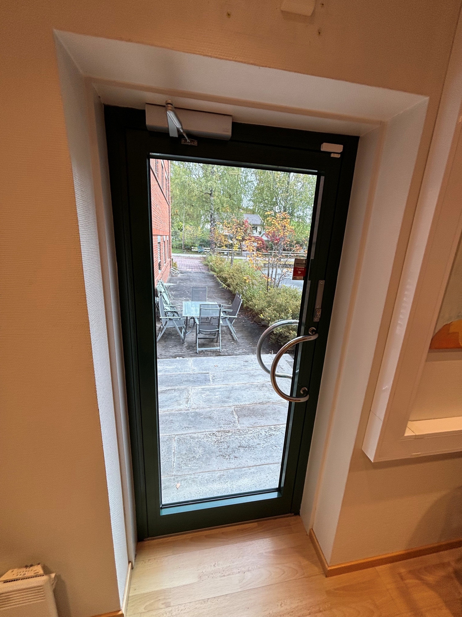 Utgang fra kantine - supert på varme sommerdager Galleribilde
