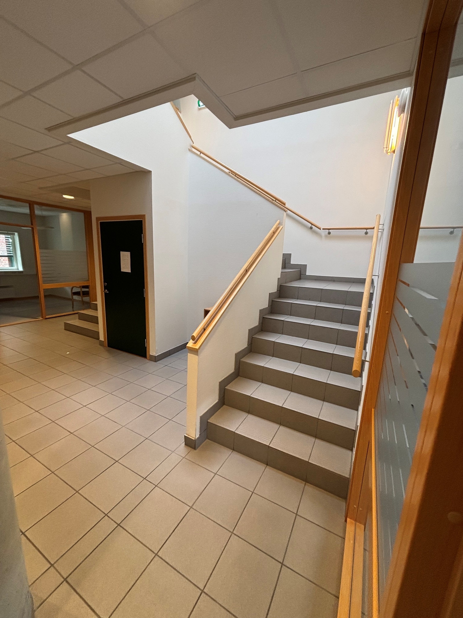 Trapp til 2. etasje Galleribilde