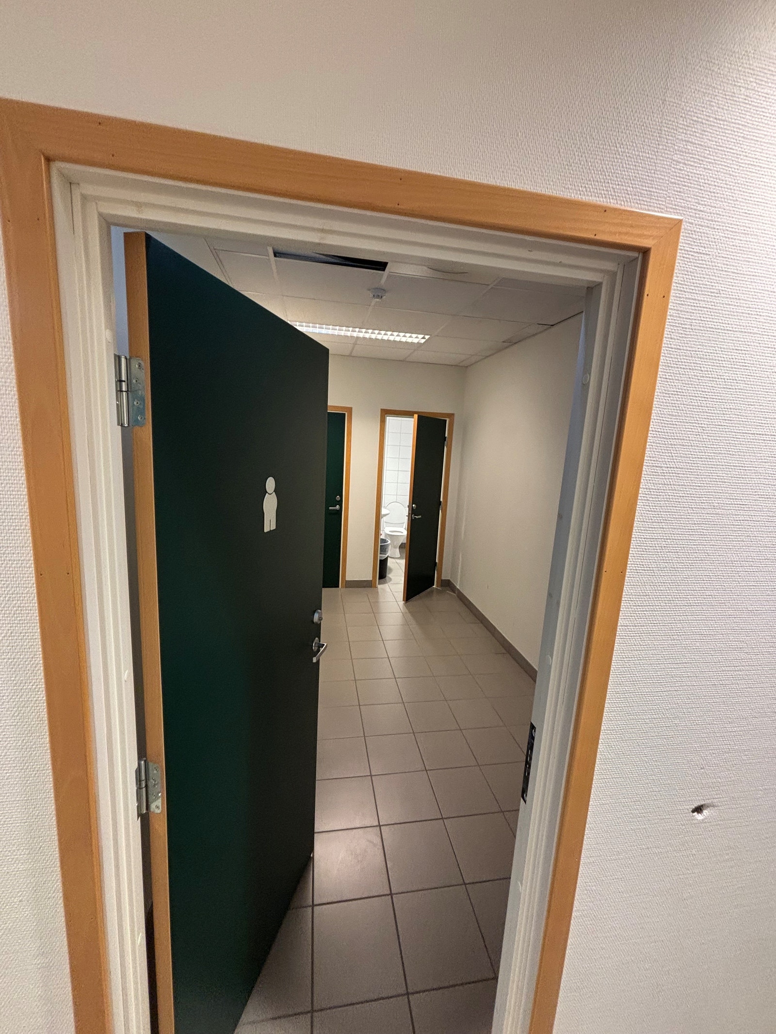 Garderobe nr. 2 i 1. etasje Galleribilde