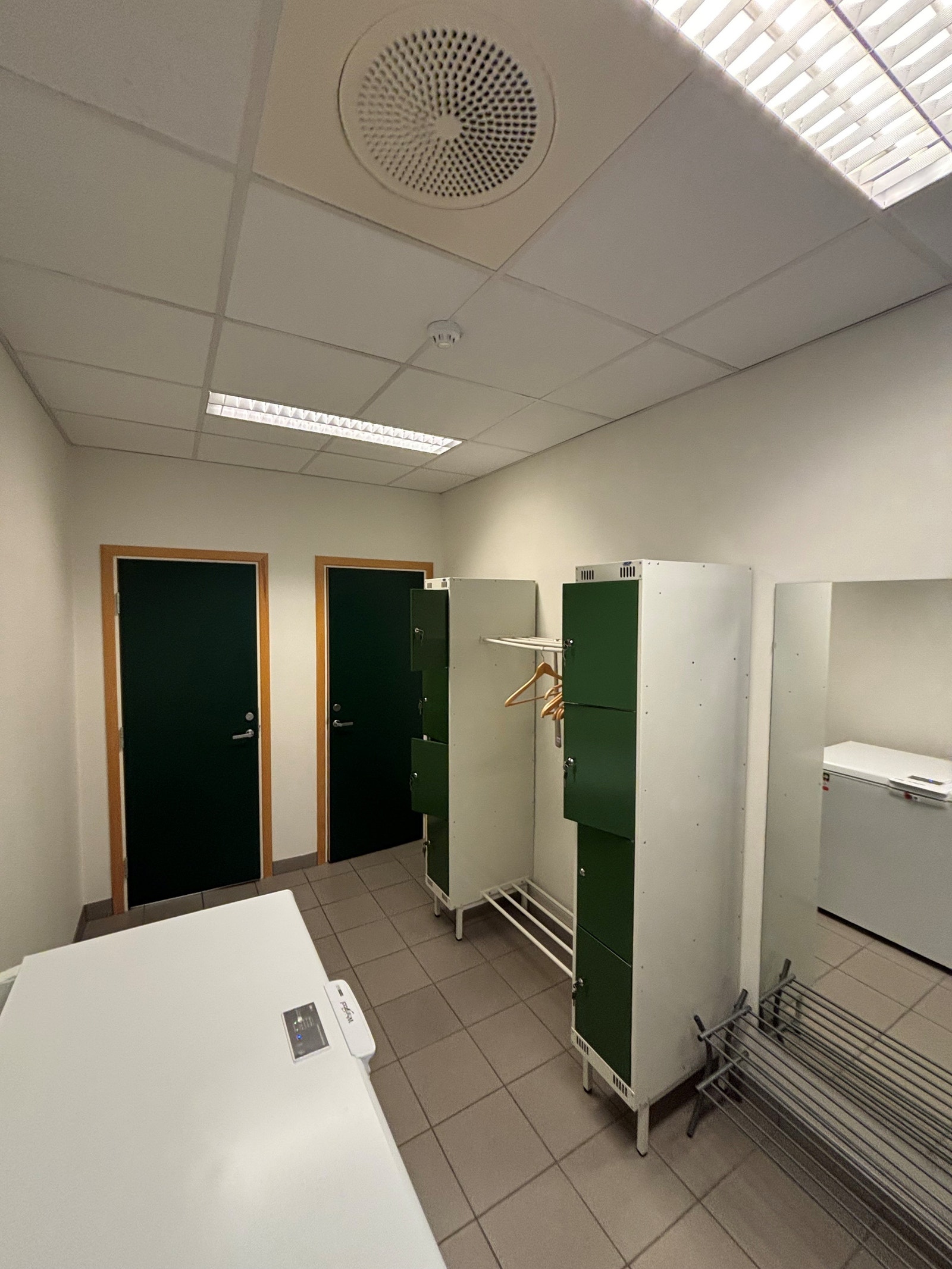 Garderobe med to wc 1. etasje (opp tre trappetrinn) Galleribilde
