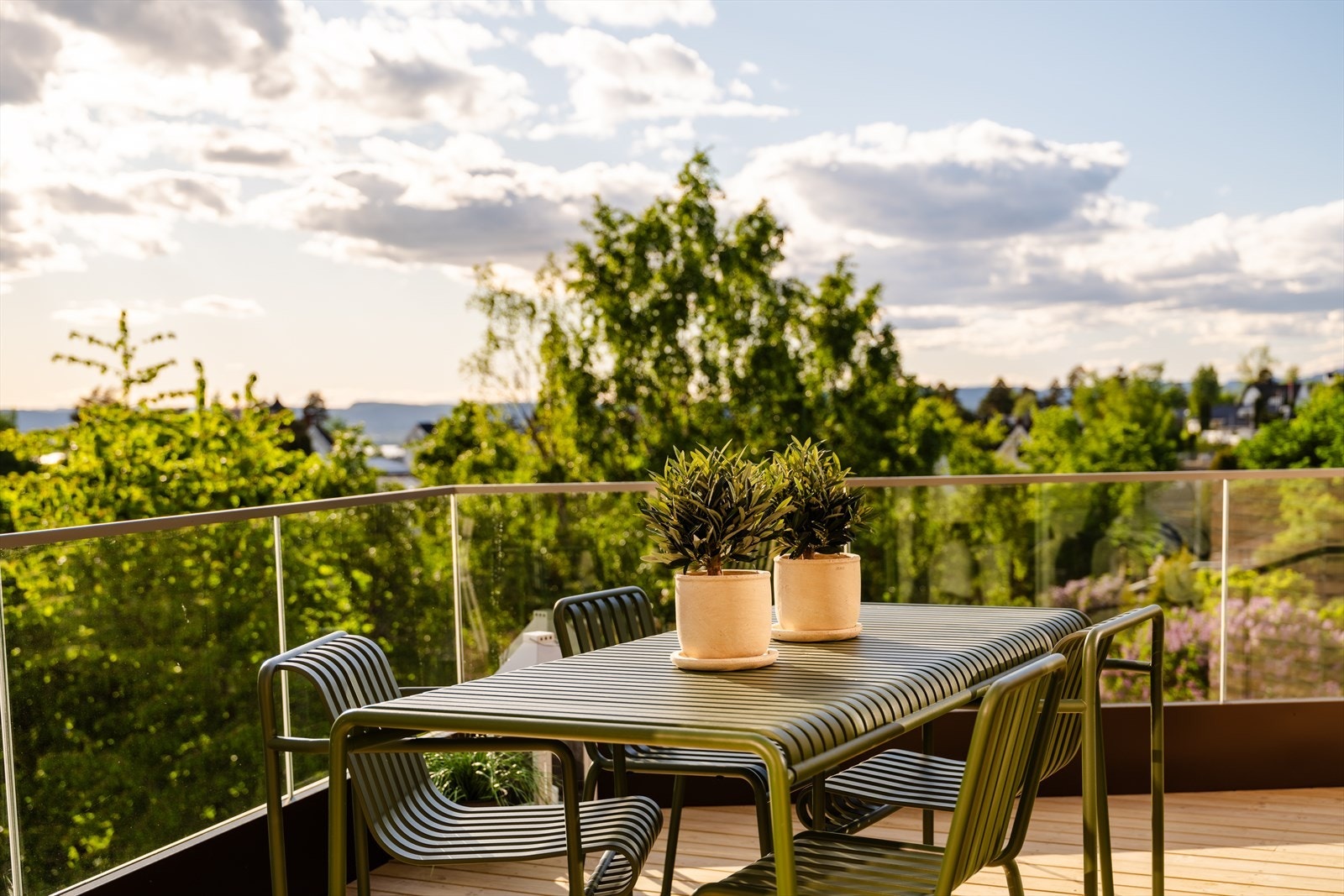 Terrassen er vestvendt og byr på gode solforhold. Galleribilde