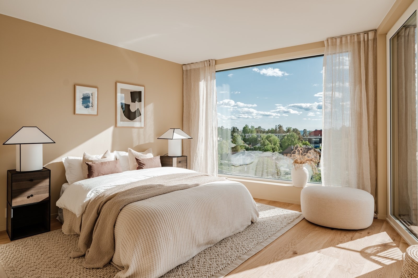 Nyt ro og privatlivet i denne soveromsavdelingen med privat ensuite-bad. Galleribilde