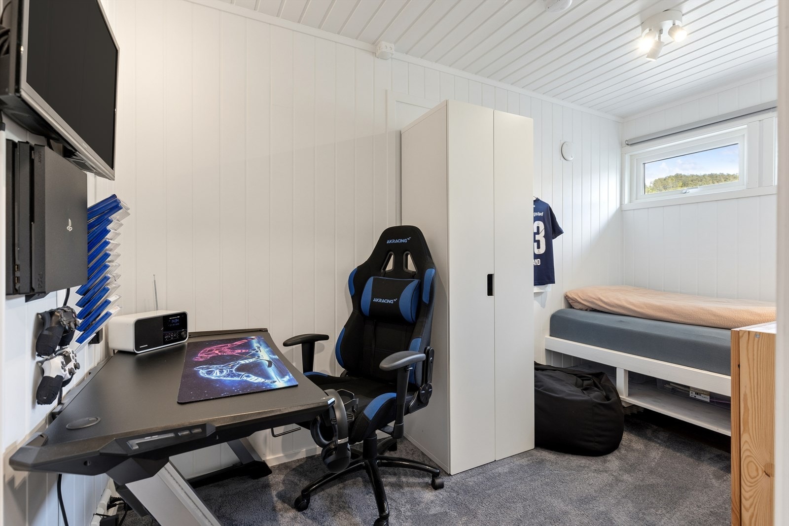 Bod + sportsbod er innredet som soverom, uten at dette er bruksendret og godkjent. (se pkt. ferdigattest i salgsoppgaven) Galleribilde