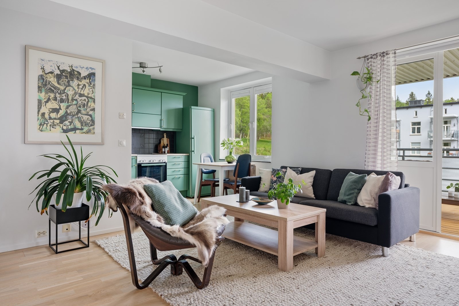 Her får du rikelig med lysinnslipp fra generøse vindusflater. Galleribilde
