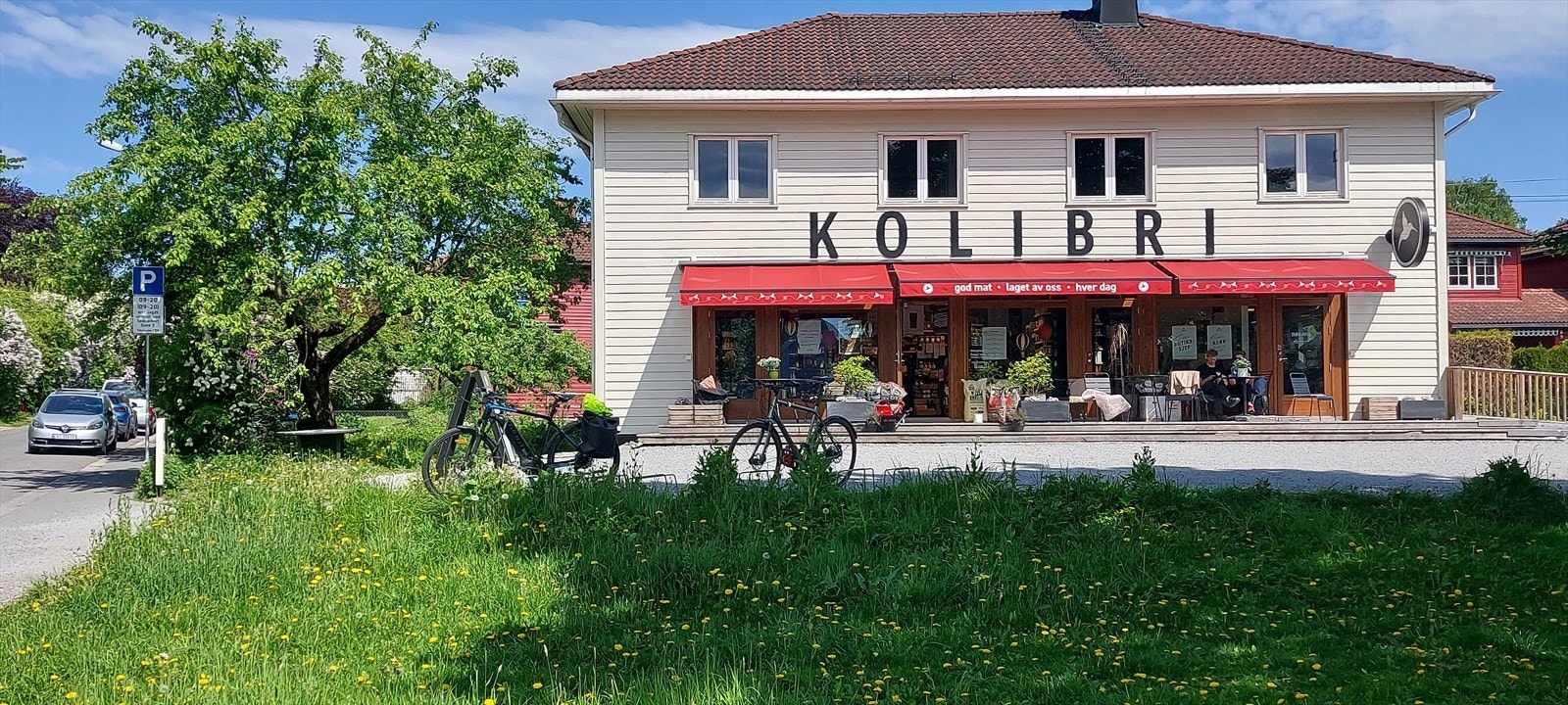 Nærmeste dagligvare: Kolibri Kolonial Tåsen. Ca 50 meter fra boligen og 1 min å gå. Galleribilde