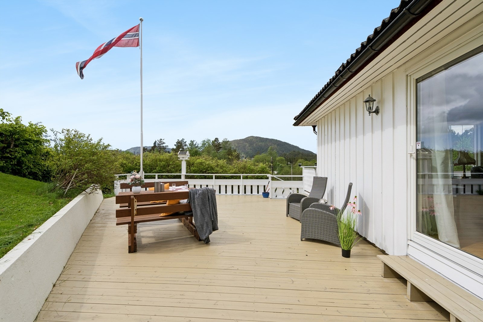 Stor og skjermet terrasse på hele 85 m². Galleribilde