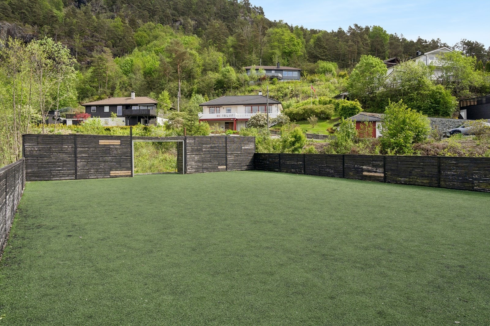 Ballbingen er et flott samlingspunkt for barn og unge i nabolaget. Galleribilde