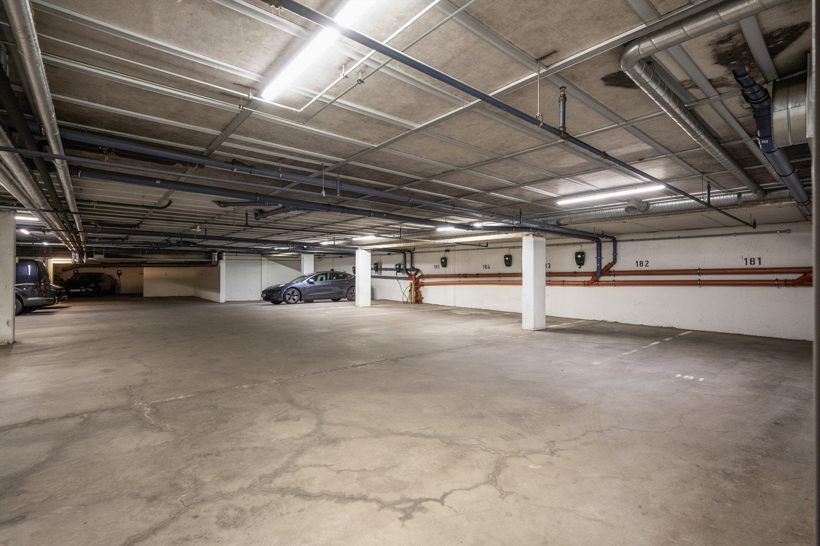 Mulighet for leie/kjøp av parkeringsplass i privat regi. Galleribilde