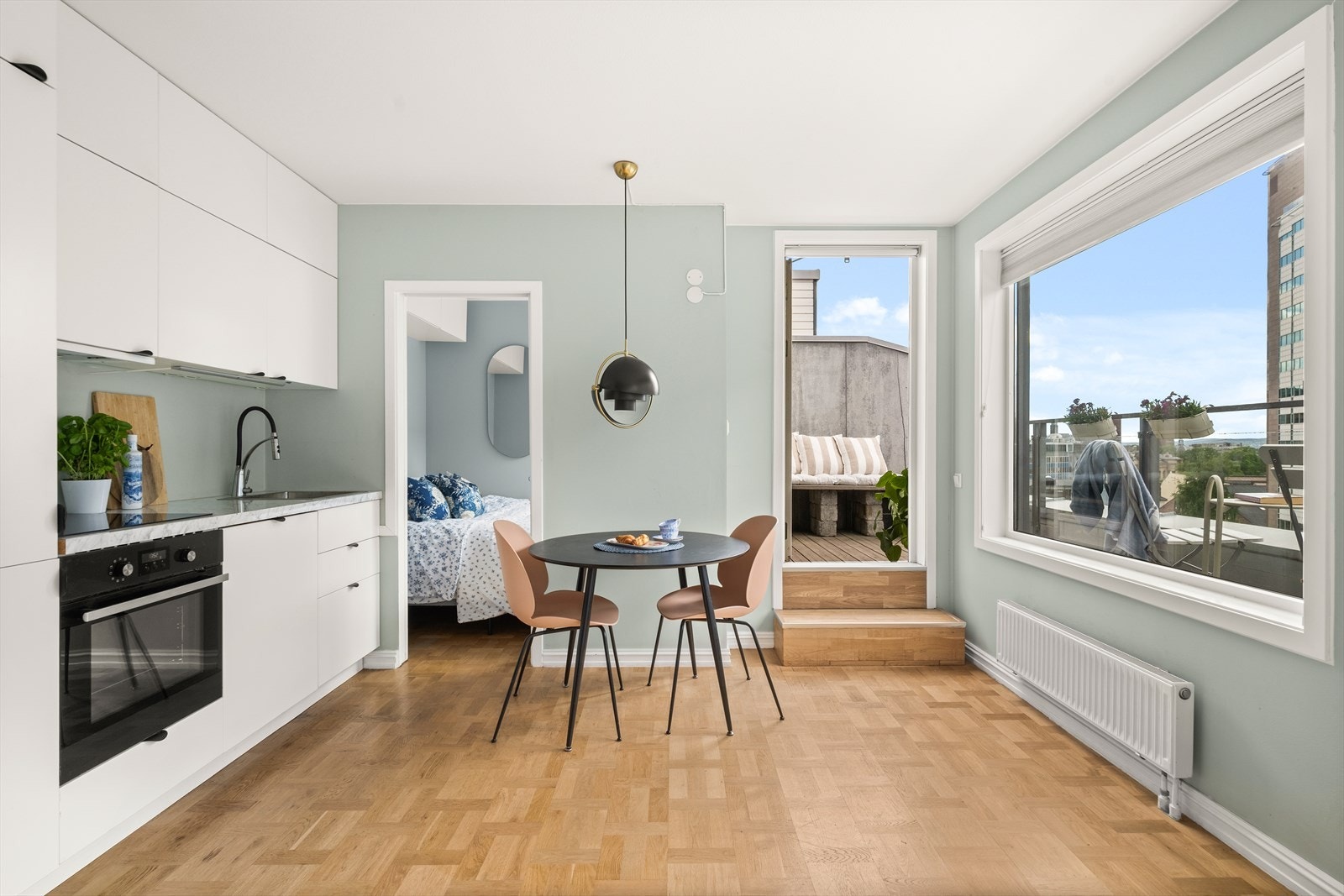Leiligheten ligger i 6. etasje og inneholder entré, kjøkken, stue, bad og soverom. Galleribilde