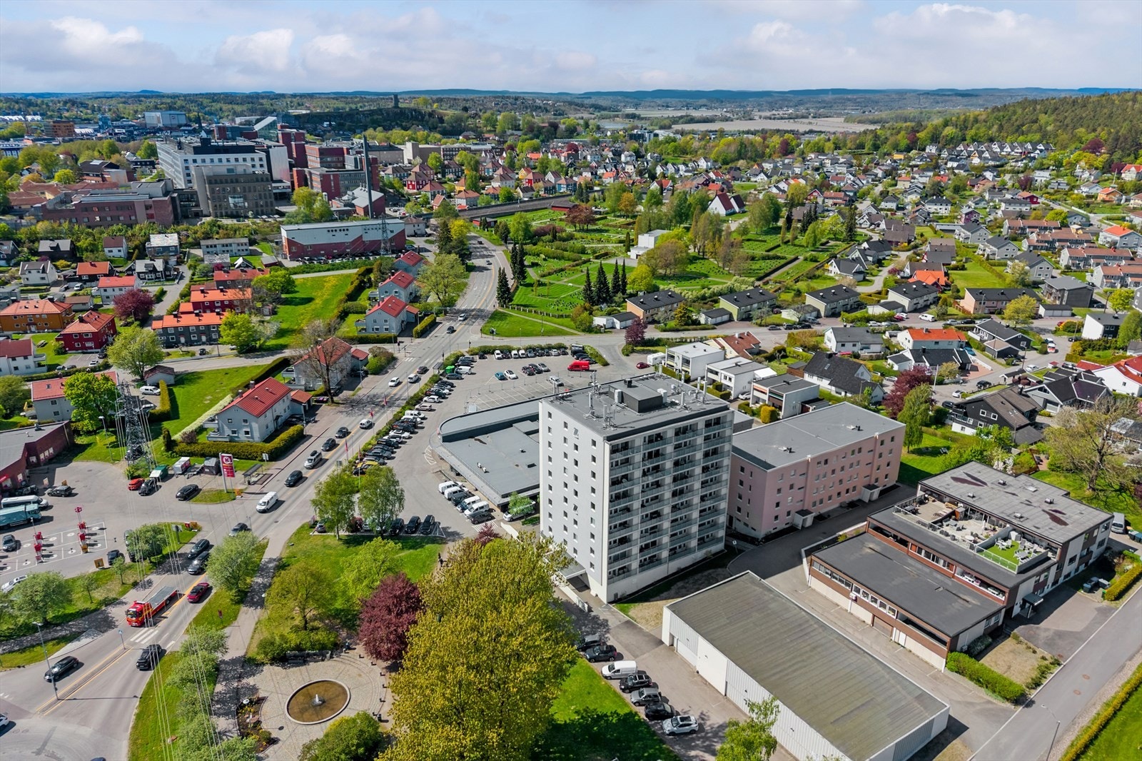 Fra leiligheten er det kort vei til Kilen Handelsområde og Heimdalsenteret med blant annet Meny-butikk. Galleribilde